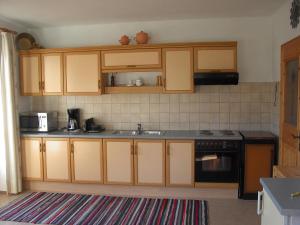A kitchen or kitchenette at Stegerbauer