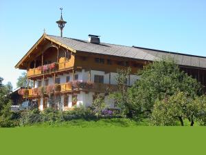 Casa grande con balcón en un lateral. en Stegerbauer en Kirchbichl