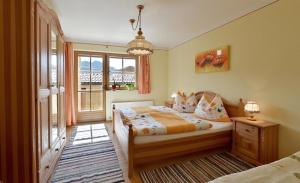 A bed or beds in a room at Stegerbauer