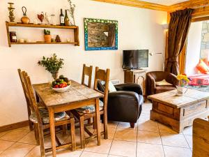 a living room with a table with a bowl of fruit on it at SkiMottaret in Méribel