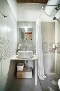Ένα μπάνιο στο Serenity Courtyard village apartment