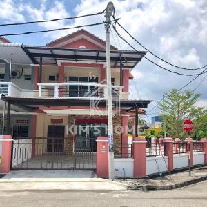 a pink building with a stop sign in front of it at Kim’s Home - Homey At Your Stay in Nibung Tebal