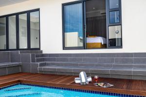 a house with a swimming pool and a bedroom at 5th On Preston Guest House in East London