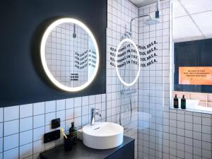 Um banheiro em STAYERY Frankfurt Sachsenhausen