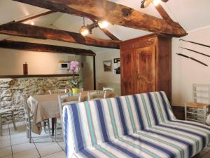 a dining room with a table and chairs at Gîte La Maison du Meunier in Montredon-Labessonnié