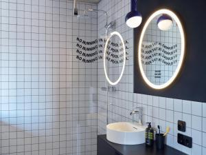 Um banheiro em STAYERY Frankfurt Sachsenhausen