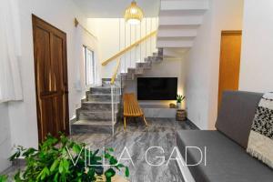 Télévision ou salle de divertissement dans l'établissement VILLA GADI - Roof Garden - Pizza Oven - Tiny Pool