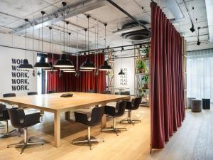 a conference room with a wooden table and chairs at STAYERY Frankfurt Sachsenhausen in Frankfurt/Main