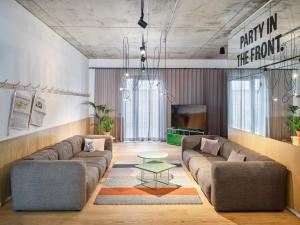 Uma área de estar em STAYERY Frankfurt Sachsenhausen