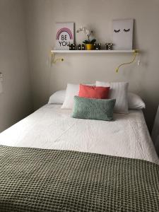 Postel nebo postele na pokoji v ubytování Precioso estudio con baño FUERA (pared con pared)