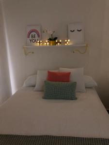 Postel nebo postele na pokoji v ubytování Precioso estudio con baño FUERA (pared con pared)