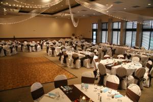 Restoran atau tempat lain untuk makan di Gateway Hotel and Conference Center