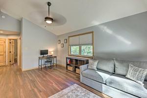Cucina o angolo cottura di Family Home in Albrightsville with Furnished Deck