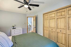Letto o letti in una camera di Family Home in Albrightsville with Furnished Deck