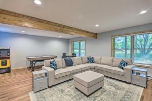 Area soggiorno di Family Home in Albrightsville with Furnished Deck