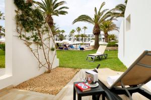 Um jardim em Grand Palladium White Island Resort & Spa - All Inclusive