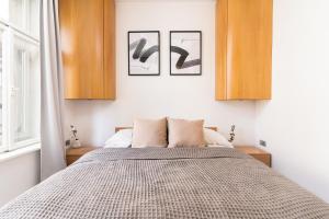Postel nebo postele na pokoji v ubytování Stylish apartment at Žižkov