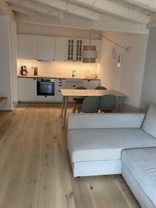 a living room with a table and a kitchen at Ferienwohnung Schauplats in Innsbruck