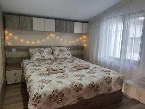 a bedroom with a bed with two towels on it at Zen Studio Slatina in Slatina