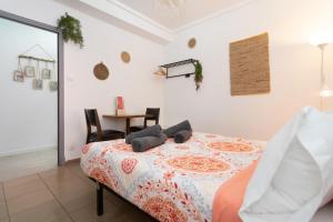 Postel nebo postele na pokoji v ubytování Big Room Happy Alicante