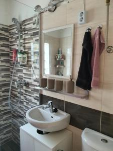 A bathroom at Orfűi Kisház