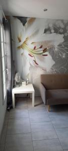 a living room with a flower mural on the wall at Studio in Sorgues