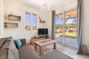 Fotografie z fotogalerie ubytování Dimitra's sunny villa v destinaci Mirsinokhórion