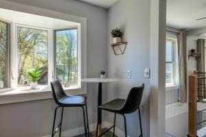 Χώρος καθιστικού στο Cozy 1 BR in the Center of BH! [Inspiration Point]
