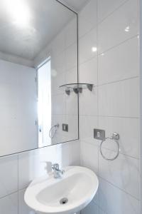 Koupelna v ubytování Neptuno Apartment 2BR W/Sea View & Parking