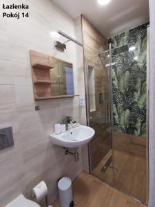 Villa Krysia 50 m do morza的一间浴室