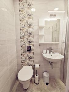 Villa Krysia 50 m do morza的一间浴室