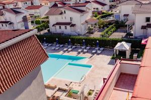 an overhead view of a swimming pool with chairs and umbrellas at Apparthotel Residence Riviera dei Cedri in Santa Maria del Cedro