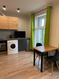 Majoituspaikan Apartamenty Bezrzecze keittiö tai keittotila