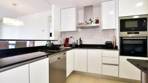 Kuchyňa alebo kuchynka v ubytovaní Apartamento Sea Senses