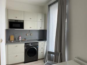 A cozinha ou cozinha compacta de Apartments KatyPaty