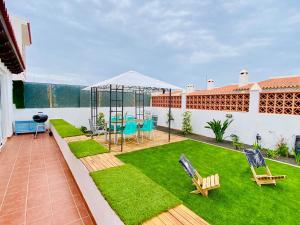 a backyard with a lawn with a gazebo at Golden Wave Surf Villa in Corralejo