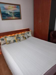 a bedroom with a bed with a white mattress at Apartman Milic in Soko Banja