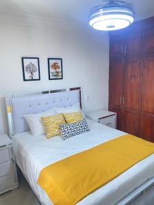 Postel nebo postele na pokoji v ubytování Ama1 Apartamento amueblado en Santo Domingo