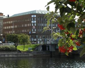 Výhled na řeku, která protéká v blízkosti hostelu