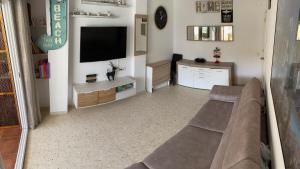 A television and/or entertainment centre at Beach/Golf