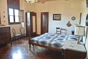 A bed or beds in a room at Villa storica di Majano