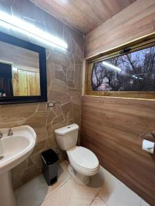 Bathroom sa Foresta Atacama Lodge