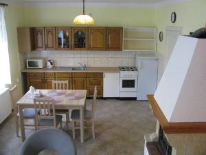 Fotografia z galérie ubytovania Modern Apartment in Carlsbad with Garden v Karlových Varoch + 4 fotografie