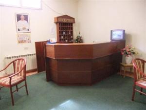 Lobbyn eller receptionsområdet på Rosary Sister Guest House Ein Karem