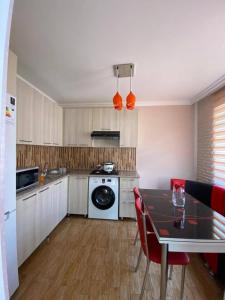 Virtuvė arba virtuvėlė apgyvendinimo įstaigoje Shale Qusar