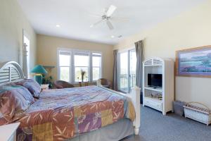 a bedroom with a bed and a flat screen tv at Abbeyfeale in St. George Island