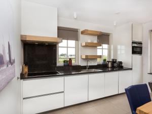 Imagen de la galería de Stay with Outdoor Bubble Bath, en Delfstrahuizen 32 fotos más