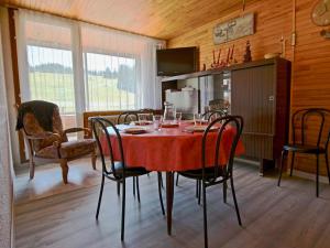 Restoran või mõni muu söögikoht majutusasutuses Appartement Chamrousse, 2 pièces, 6 personnes - FR-1-549-49