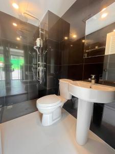 Et badeværelse på VIP Great Hill Phuket Airport