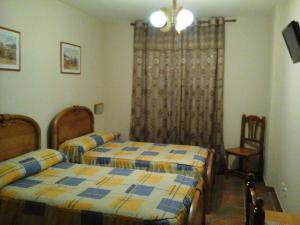 Ένα ή περισσότερα κρεβάτια σε δωμάτιο στο Hostal Piñera +5 φωτογραφίες